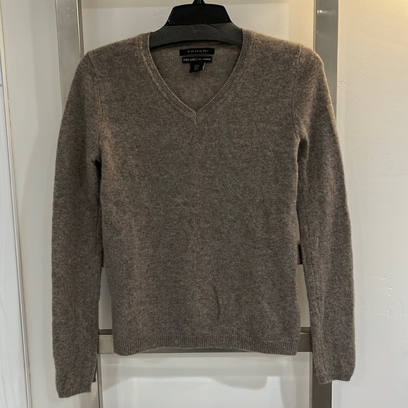 Tahari Sweaters - Tahari 100% Cashmere Sweater, Size Small